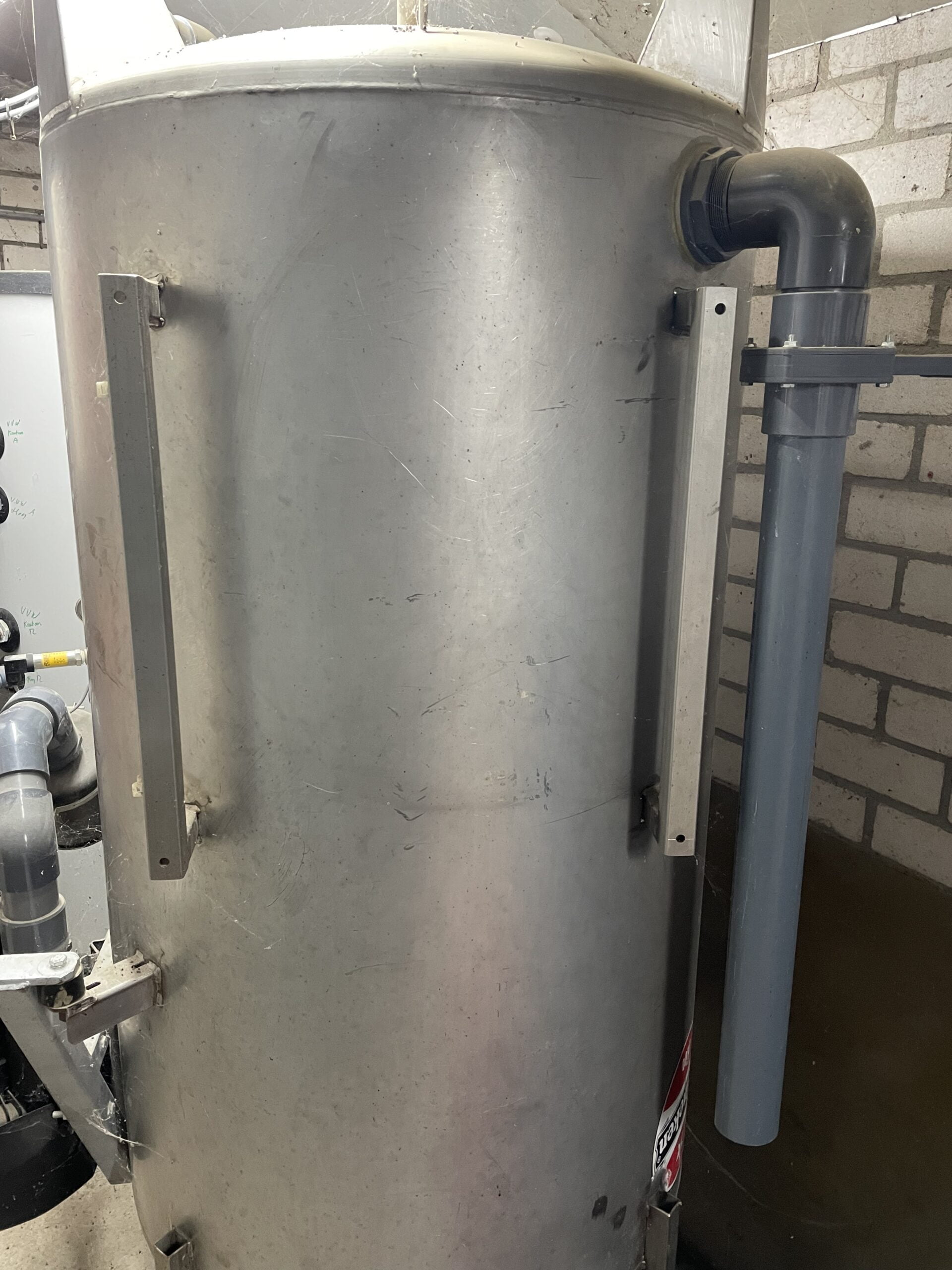 Used tank 750 ltr round vertical - Image 4